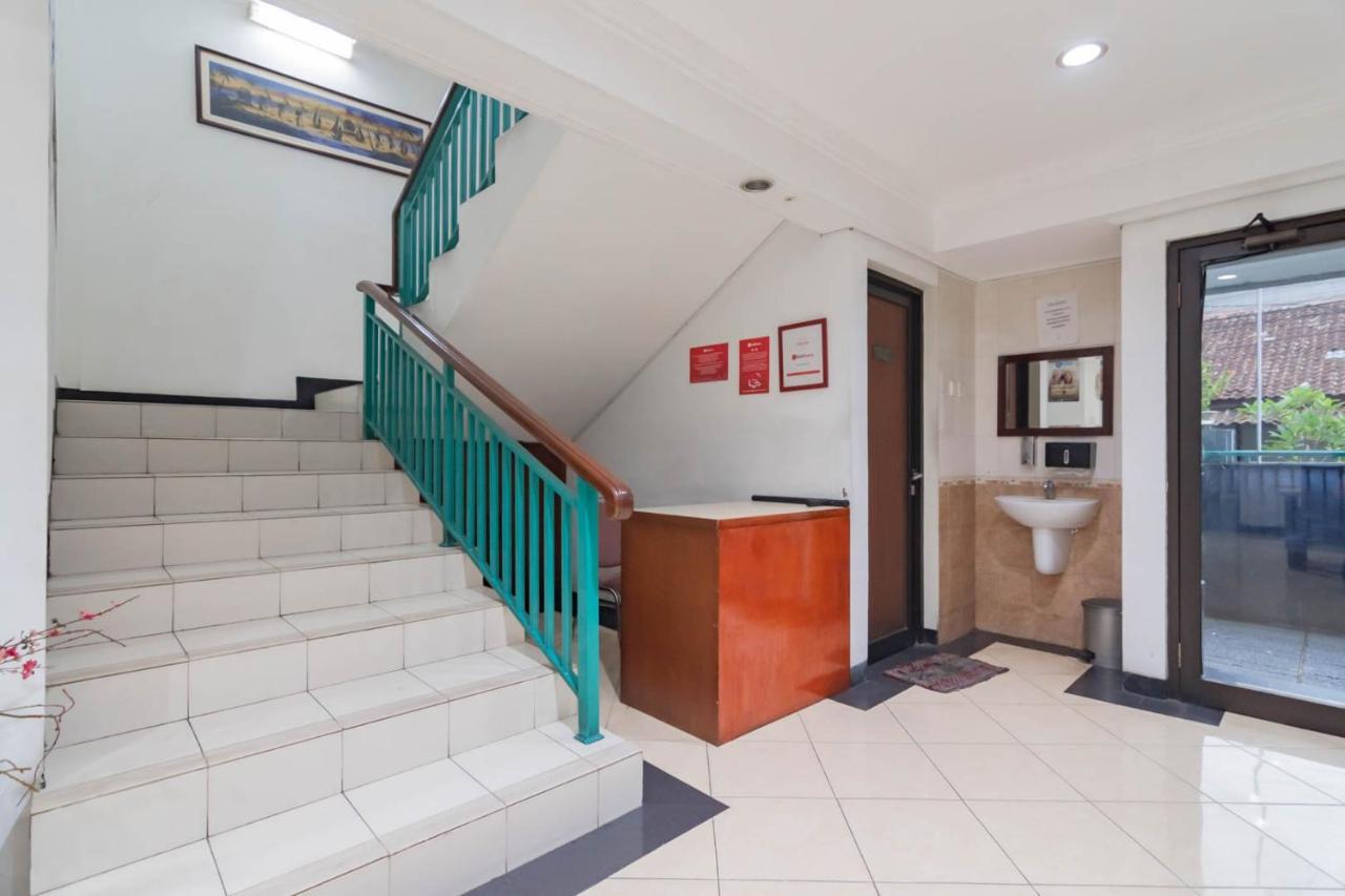 Reddoorz Plus At Buah Batu Bandung Exterior photo